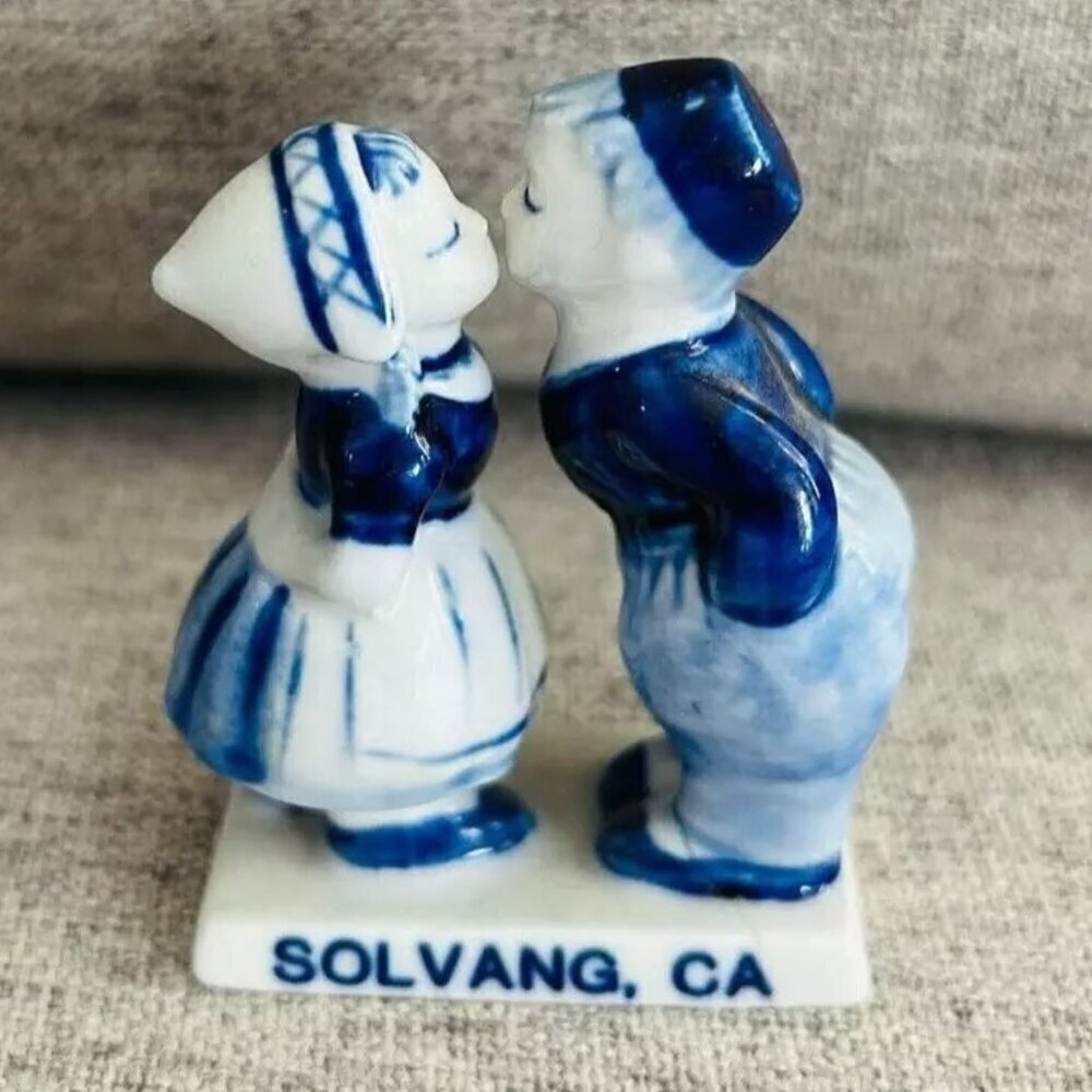 Hand Painted Delft 2pc Dutch Kissing Couple Figurine * Marked Solvang, CA